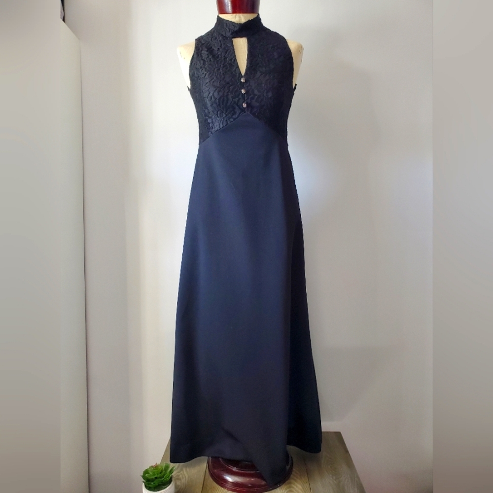Vintage 70s Career miss by Carla Jane maxi tuxedo style dress. Size 2